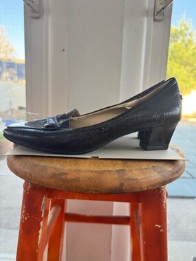 George Women's Size 9 Brown Croc Embossed Kitten Heel Pumps NWT Flaws